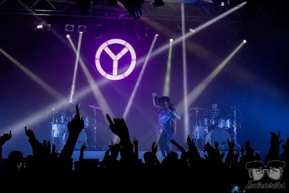 Yelle Gira Completement Fou
