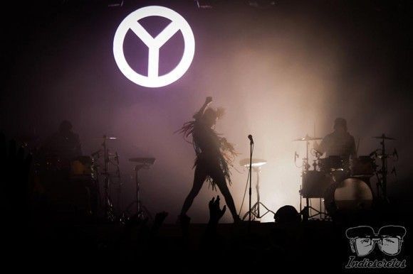 Yelle Gira Completement Fou