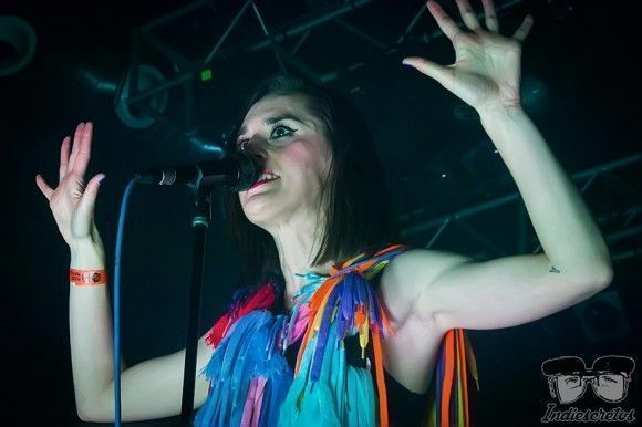 Yelle Gira Completement Fou