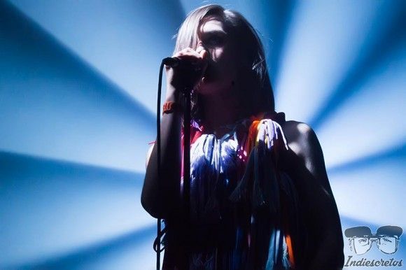Yelle Gira Completement Fou