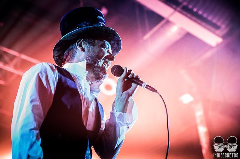 Love of Lesbian El Poeta Halley Cronica Barcelona Razzmatazz | Indiescretos Noticias Indie Español
