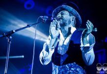 El Poeta Halley deja una gran estela en el cielo de Son Amar Love of Lesbian El Poeta Halley Cronica Barcelona Razzmatazz | Indiescretos Noticias Indie Español