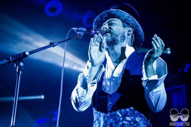 Love of Lesbian El Poeta Halley Cronica Barcelona Razzmatazz | Indiescretos Noticias Indie Español