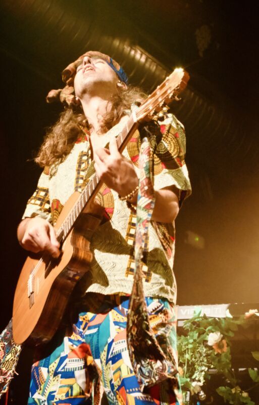 Crystal Fighters - Sala Custom (@crismolinagphoto)
