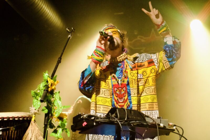 Crystal Fighters - Sala Custom (@crismolinagphoto)